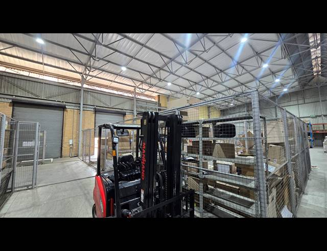 1,600M² WAREHOUSE TO LET IN SPARTAN